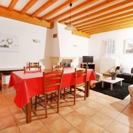 House Les Combes Hébergement de vacances *
